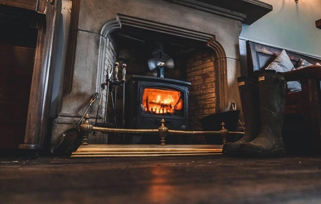 Peak District, The Greyhound Inn, Circa 1750 *